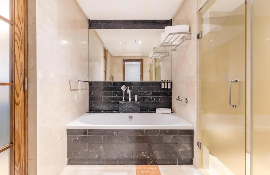 Eurostars Suites Mirasierra-1